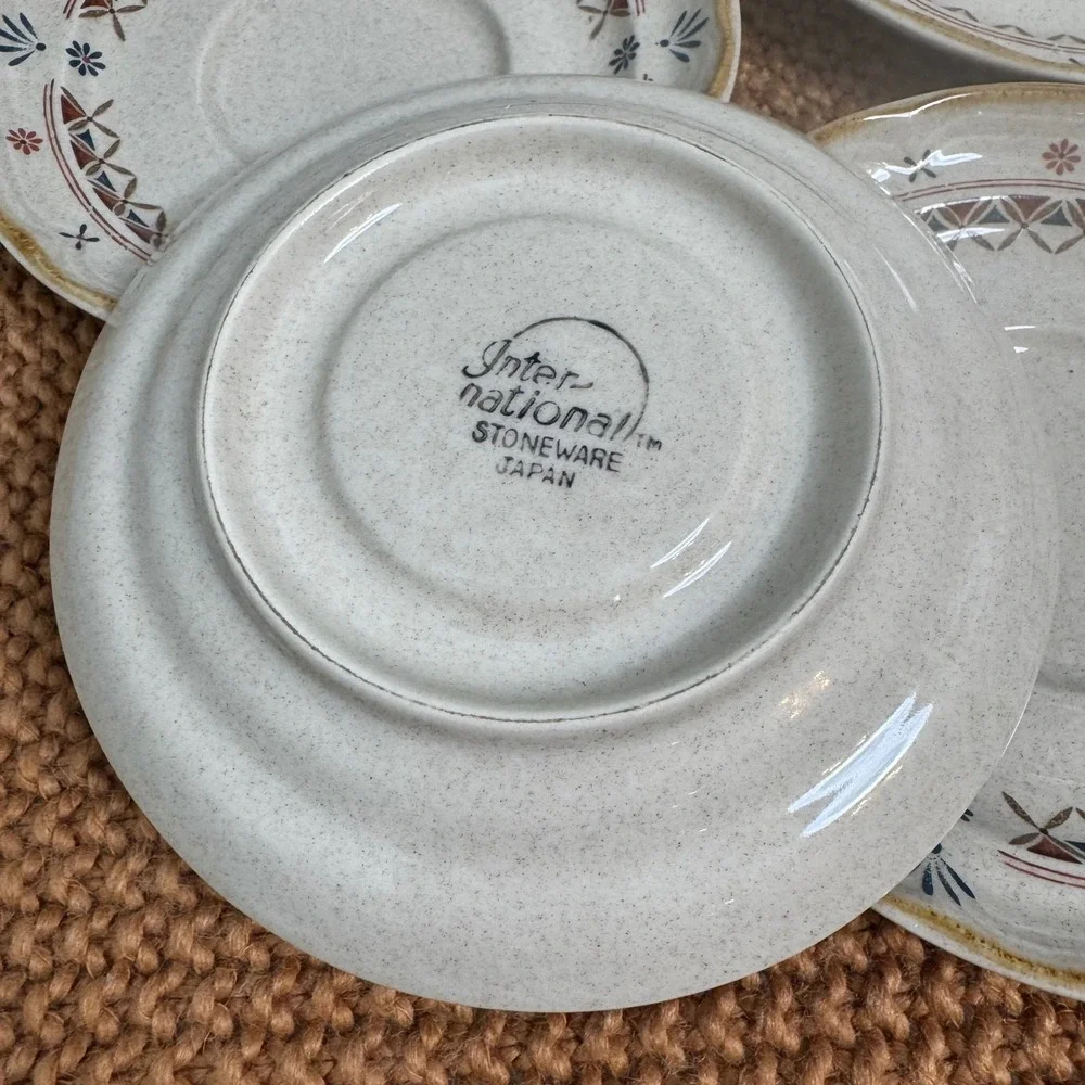 International Stoneware Saucers Set‎ of 4 Speckled Floral Pattern Japan